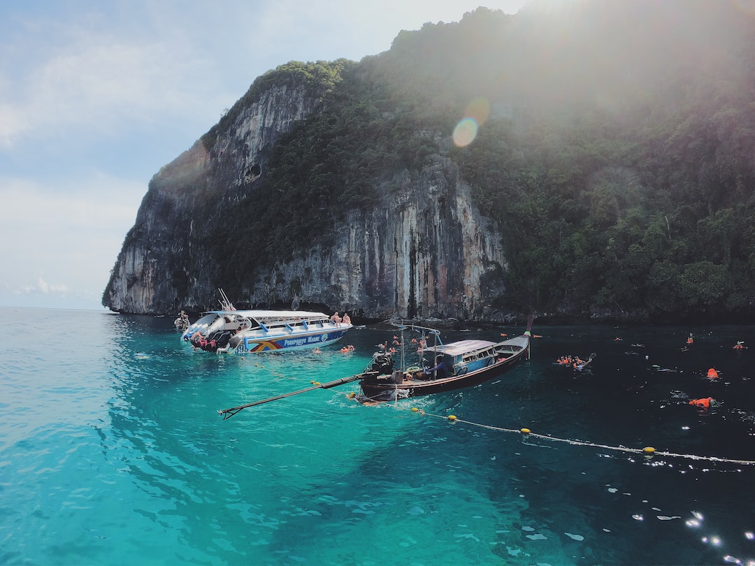 You are currently viewing Discovering the Hidden Gems of Phi Phi Islands: A Journey of Serenity and Adventure